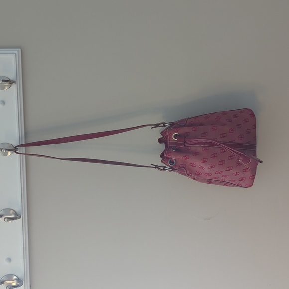 VINTAGE DOONEY & BOURKE RED SIGNATURE MINI DRAWSTRING BUCKET HANDBAG - Picture 2 of 15